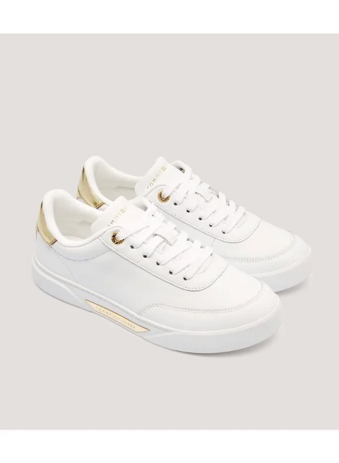 تومي هيلفيغر سنيكرز كورت شيك الأساسي